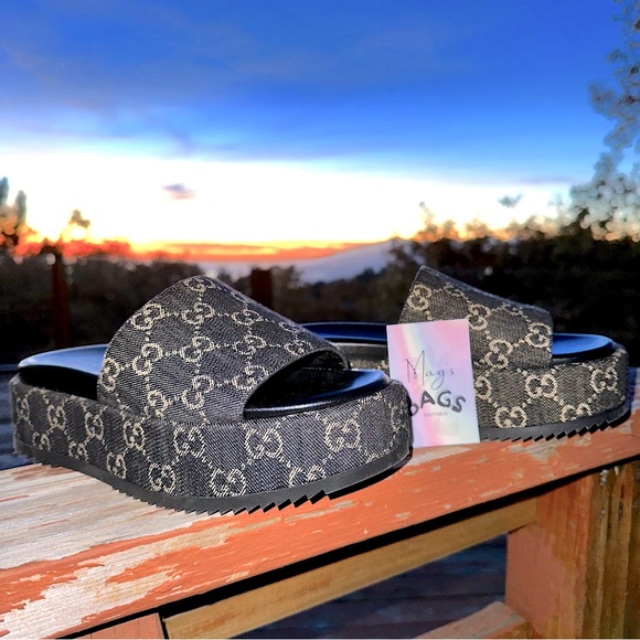 Gucci: Denim GG Supreme Angelina Jacquard Black Slide Sandals - Picture 4 of 8